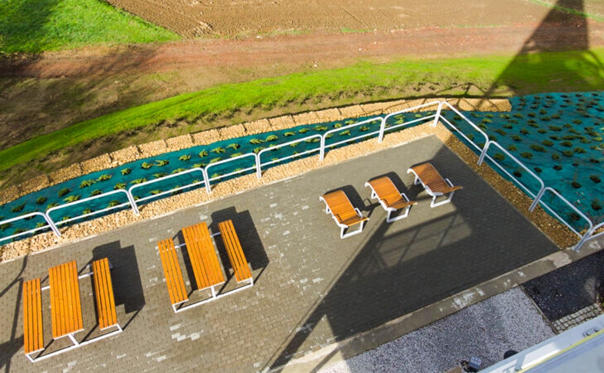 Przy wieży widokowej w Pogrzebieniu powstało nowe miejsce relaksu - Serwis informacyjny z Raciborza - naszraciborz.pl