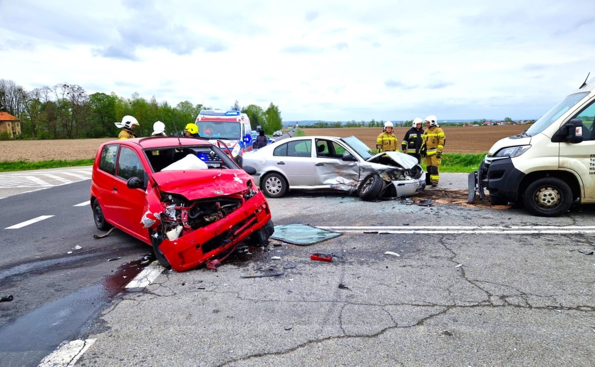 Trzech Czechów zderzyło się na Wydalu [FOTO] - Serwis informacyjny z Raciborza - naszraciborz.pl