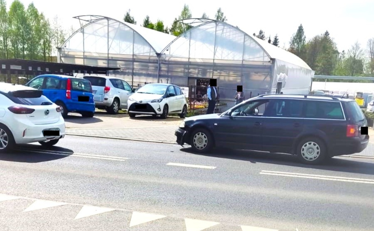 Kornowac. Fiat panda i vw passat zderzyły się na Raciborskiej - Serwis informacyjny z Raciborza - naszraciborz.pl