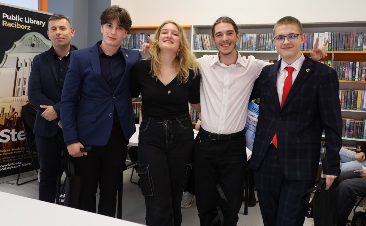 Voice your vision. Debata młodych w książnicy - Serwis informacyjny z Raciborza - naszraciborz.pl