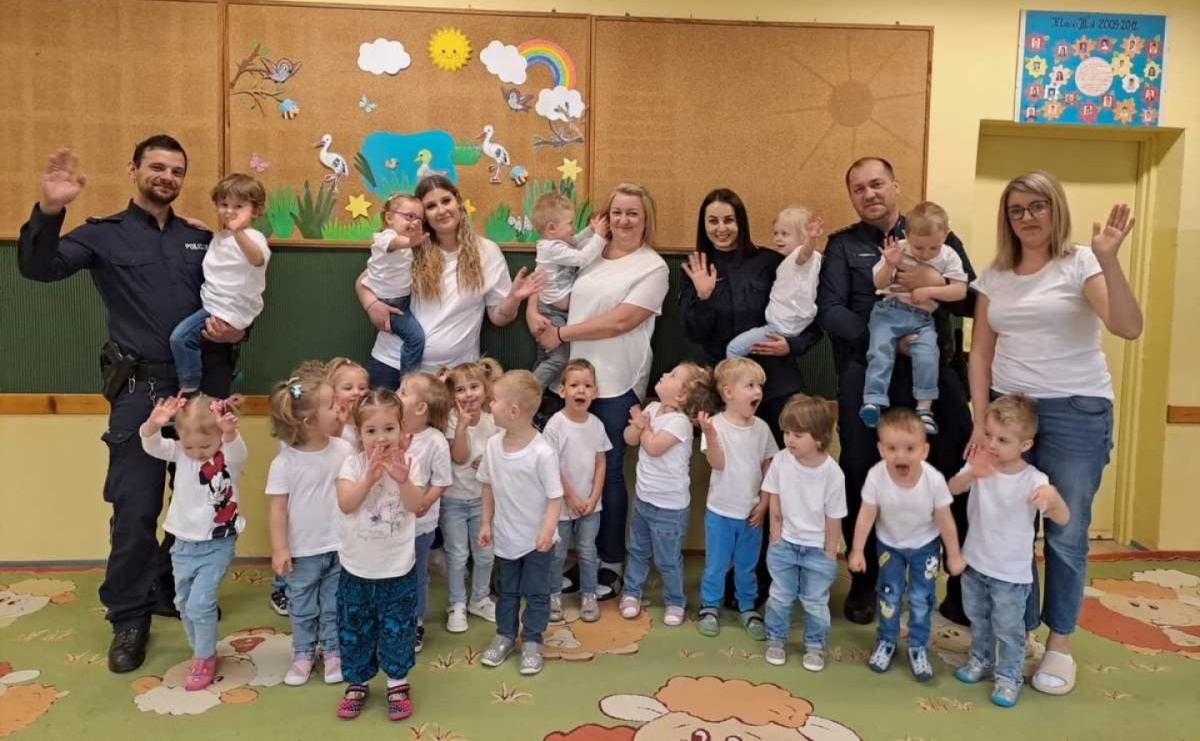 Policjanci z Raciborza z wizytą u najmłodszych - Serwis informacyjny z Raciborza - naszraciborz.pl