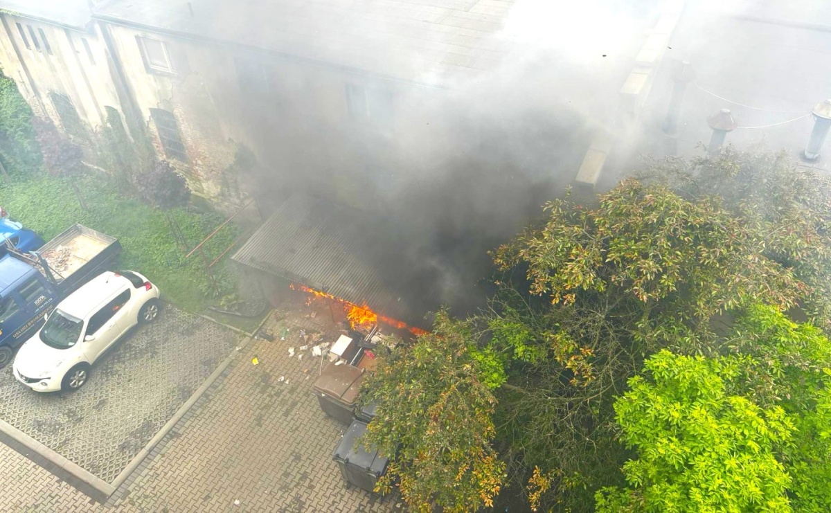 Czarny dym przy Stalmacha - Serwis informacyjny z Raciborza - naszraciborz.pl