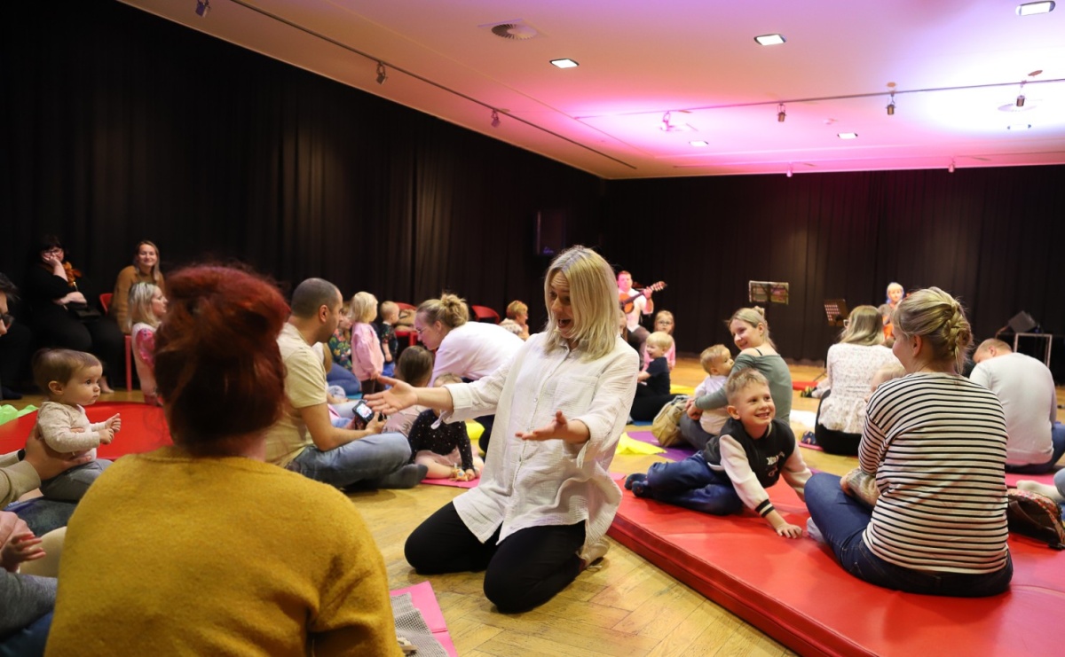 Prześliczna wiolonczela. Kolejna edycja Maluchów w krainie dźwięku - Serwis informacyjny z Raciborza - naszraciborz.pl