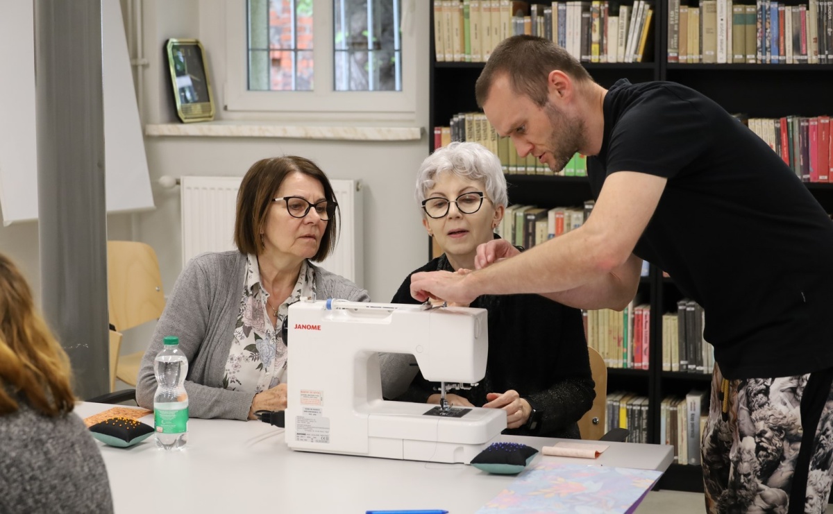 Warsztaty szycia w raciborskiej bibliotece [FOTO] - Serwis informacyjny z Raciborza - naszraciborz.pl