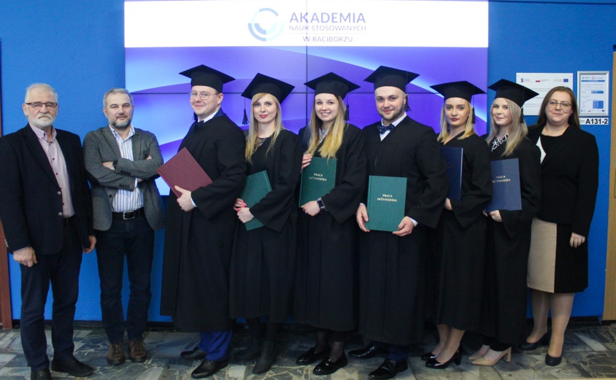 Kolejni inżynierowie opuścili mury raciborskiej uczelni - Serwis informacyjny z Raciborza - naszraciborz.pl