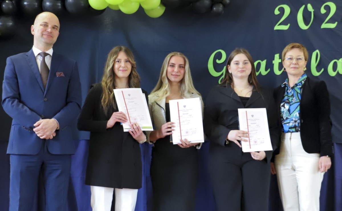 Pożegnanie maturzystów raciborskiego Ekonomika - Serwis informacyjny z Raciborza - naszraciborz.pl