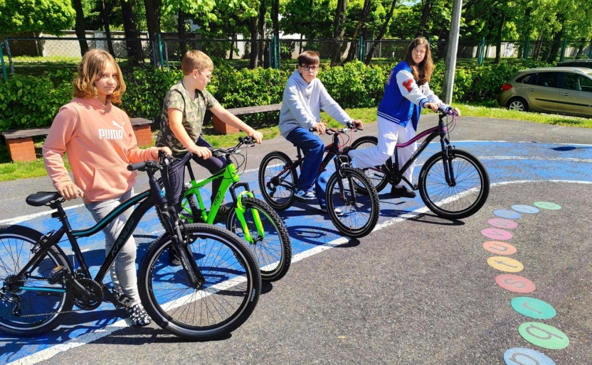 Szkoła Podstawowa nr 18 ma cztery nowe rowery - Serwis informacyjny z Raciborza - naszraciborz.pl
