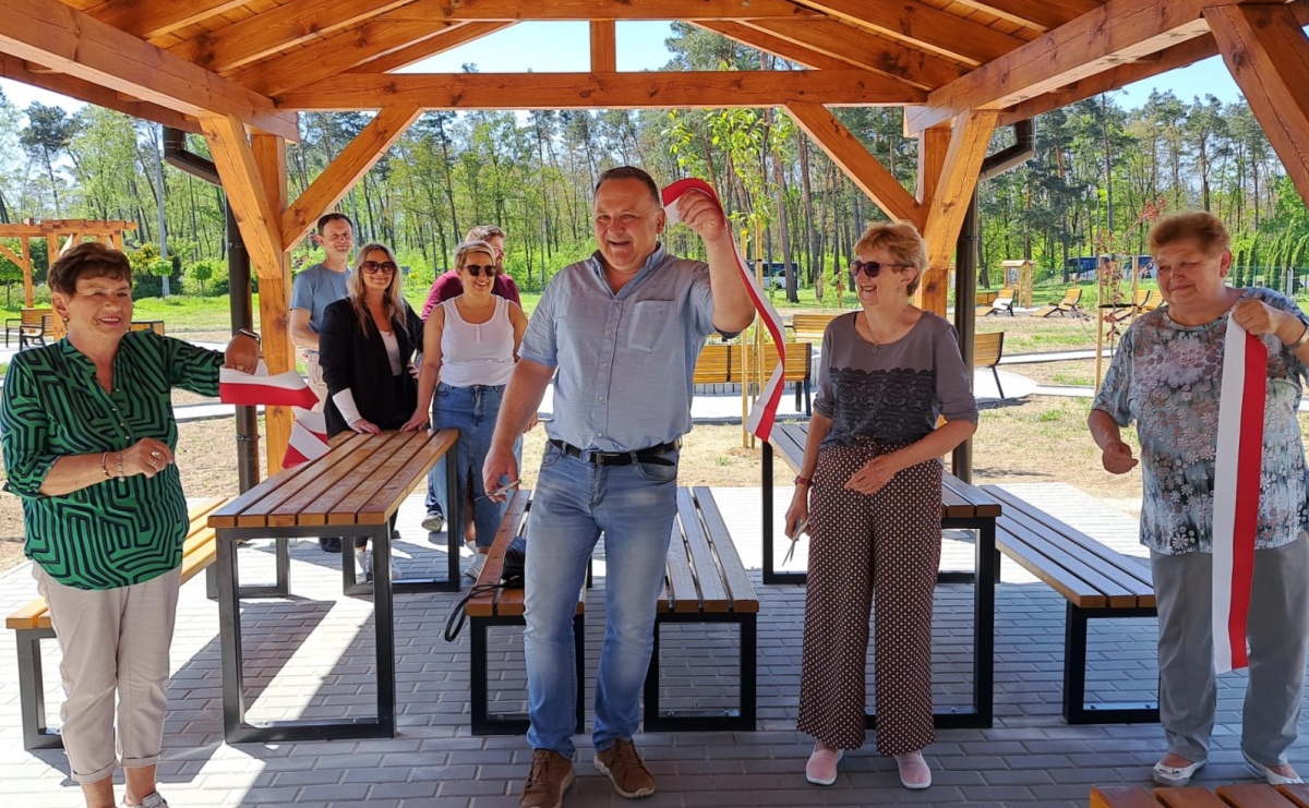 W lutym podpisano umowę, dziś przecięto wstęgę. Kuźnia Raciborska ma ekopark - Serwis informacyjny z Raciborza - naszraciborz.pl