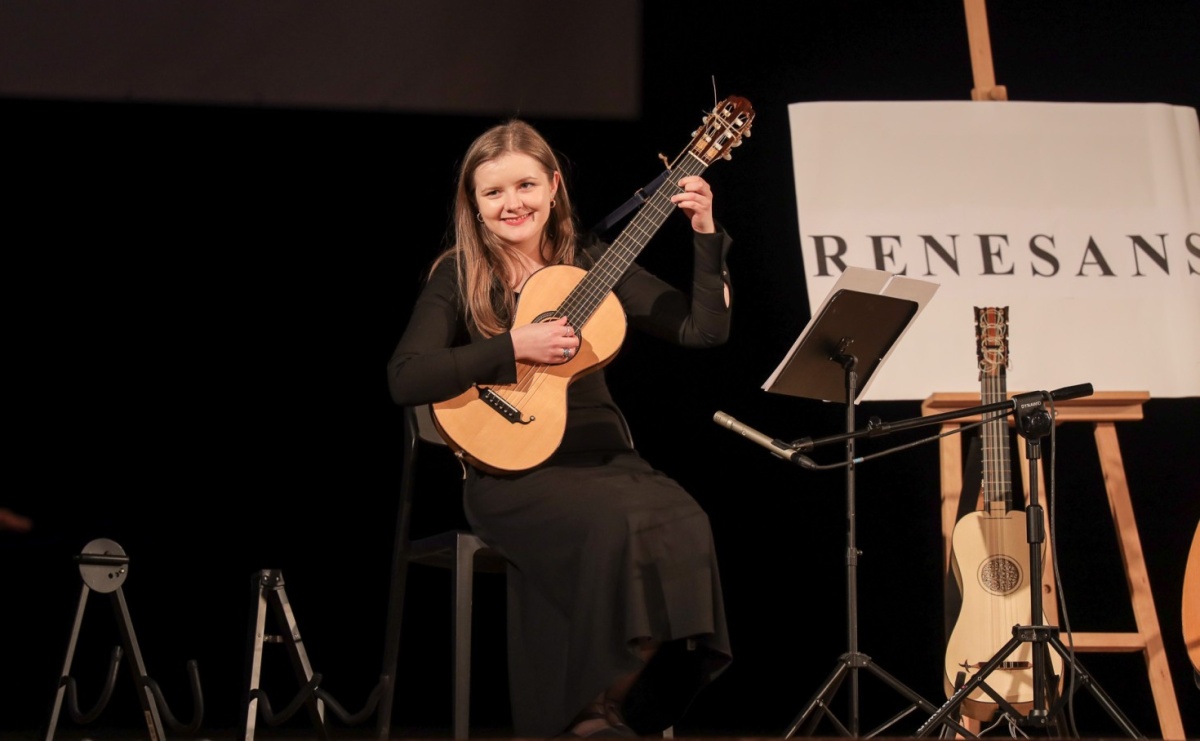 Historia muzyki na cztery gitary. Lutnia bohaterką koncertów umuzykalniających w RCK - Serwis informacyjny z Raciborza - naszraciborz.pl