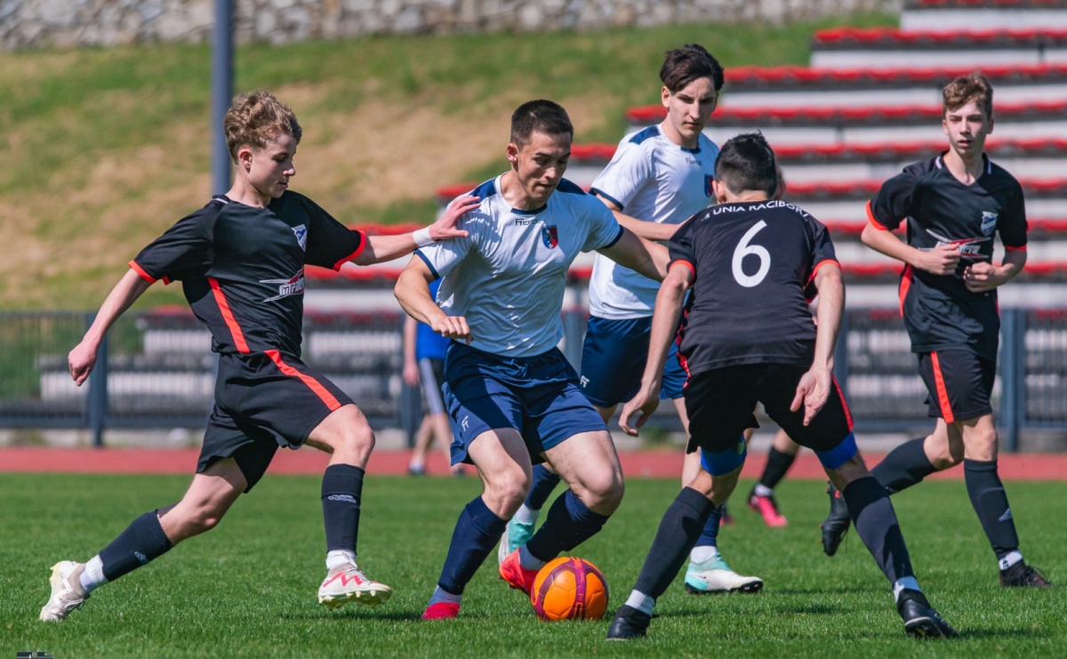 Choć wiceliderowi się postawili, to punktów nie zdobyli [FOTO] - Serwis informacyjny z Raciborza - naszraciborz.pl