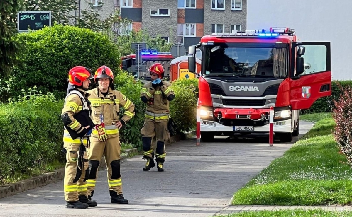 Silne zadymienie w mieszkaniu przy Piwnej [FOTO] - Serwis informacyjny z Raciborza - naszraciborz.pl