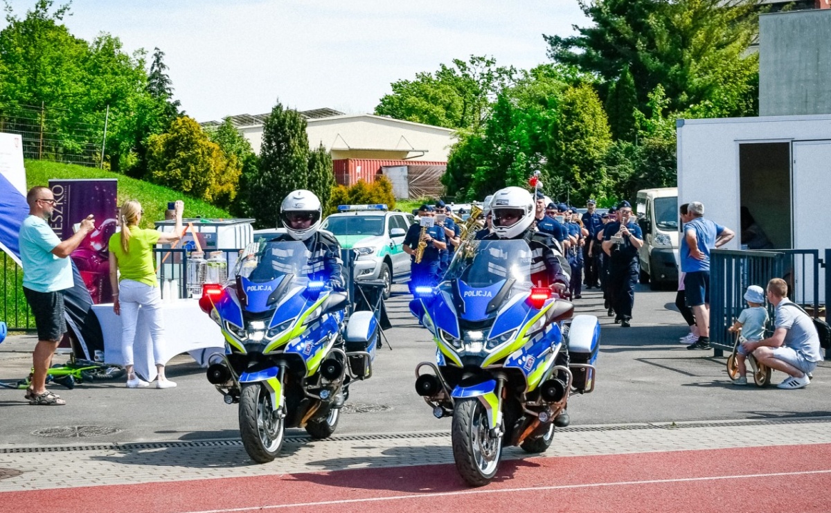Policyjna parada na I Memoriale im. asp. Michała Kędzierskiego [FOTO i WIDEO] - Serwis informacyjny z Raciborza - naszraciborz.pl