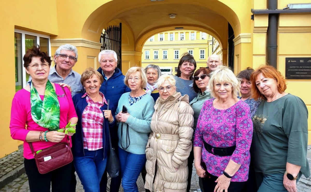 Strzecha Seniorzy na warsztatach w siedzibie Zespołu Pieśni i Tańca Śląsk - Serwis informacyjny z Raciborza - naszraciborz.pl