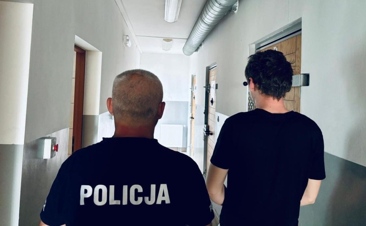 Długa lista grzechów 24-latka. Kopał samochód i zaatakował policjantów - Serwis informacyjny z Raciborza - naszraciborz.pl