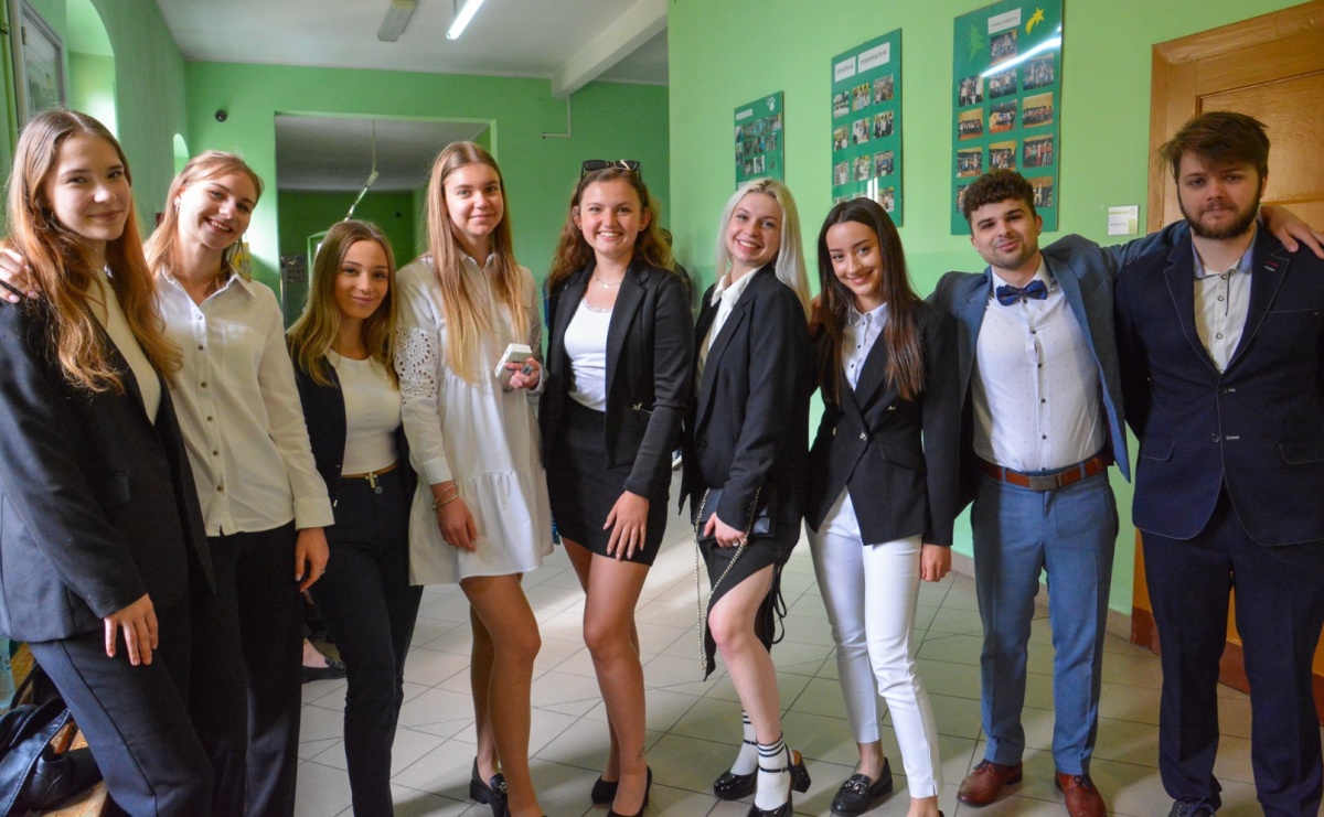 Egzamin dojrzałości w raciborskim Ekonomiku. Maturzyści obstawiali Lalkę - Serwis informacyjny z Raciborza - naszraciborz.pl