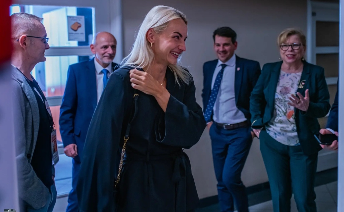 Justyna Święty-Ersetic złożyła ślubowanie, Mirosław Lenk szefem rady. Rządząca większość podzieliła komisje - Serwis informacyjny z Raciborza - naszraciborz.pl