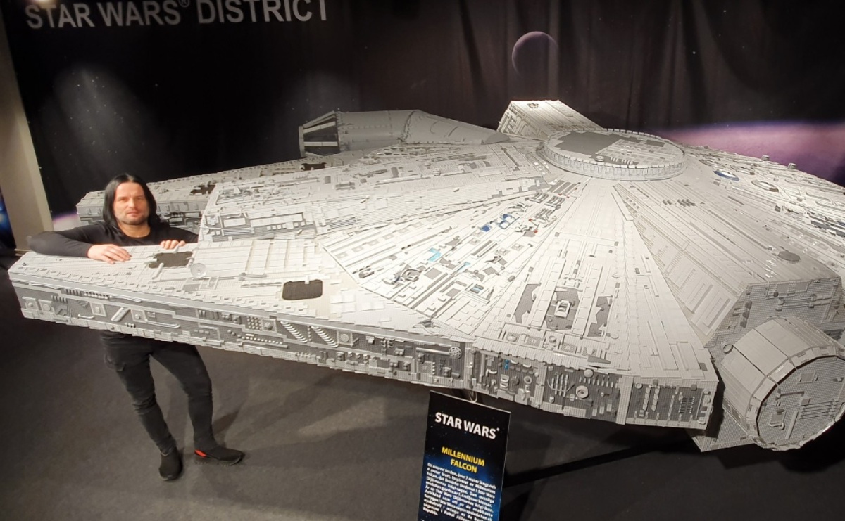 Supermodel inspirowany Sokołem Millenium wylądował w Gliwicach - Serwis informacyjny z Raciborza - naszraciborz.pl