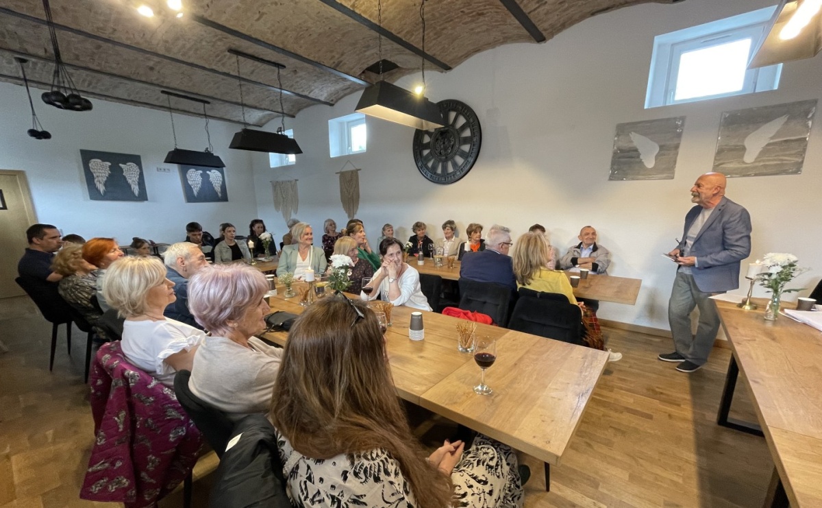 W szarość dnia. Aleksander Pordzik zaprezentował nowy tomik poezji - Serwis informacyjny z Raciborza - naszraciborz.pl