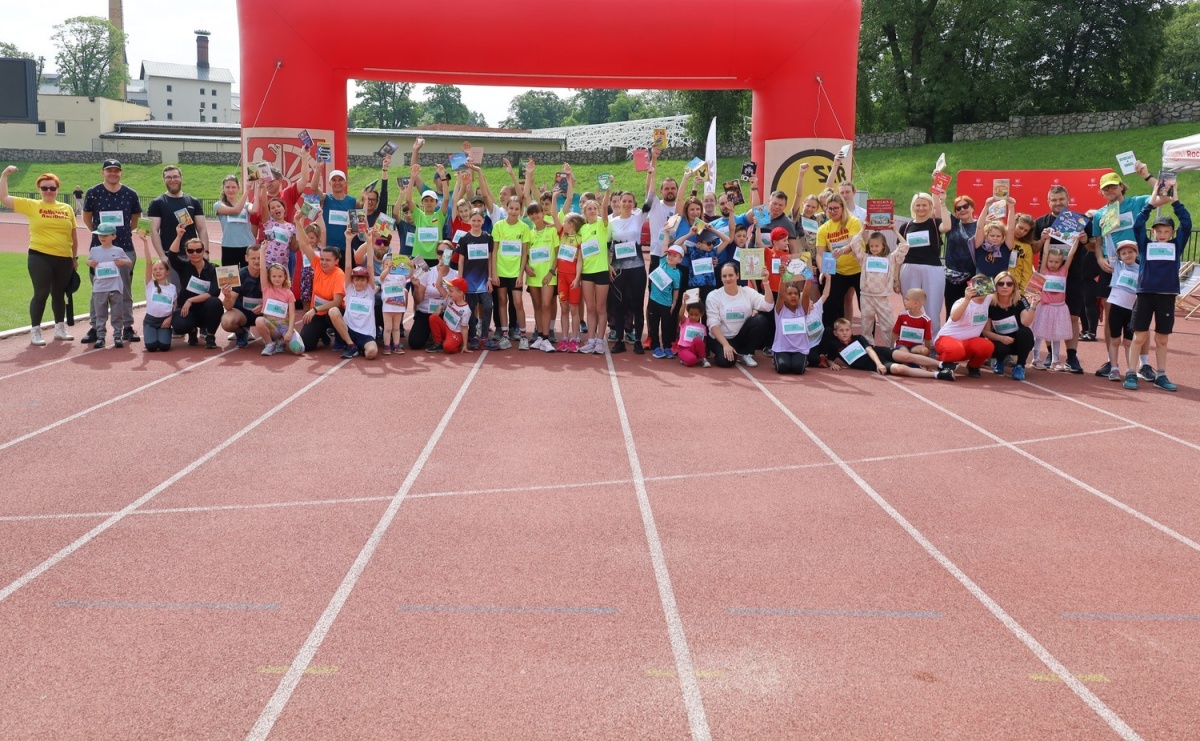 Nie tylko czytają, ale i biegają. II Bieg z książką za nami - Serwis informacyjny z Raciborza - naszraciborz.pl