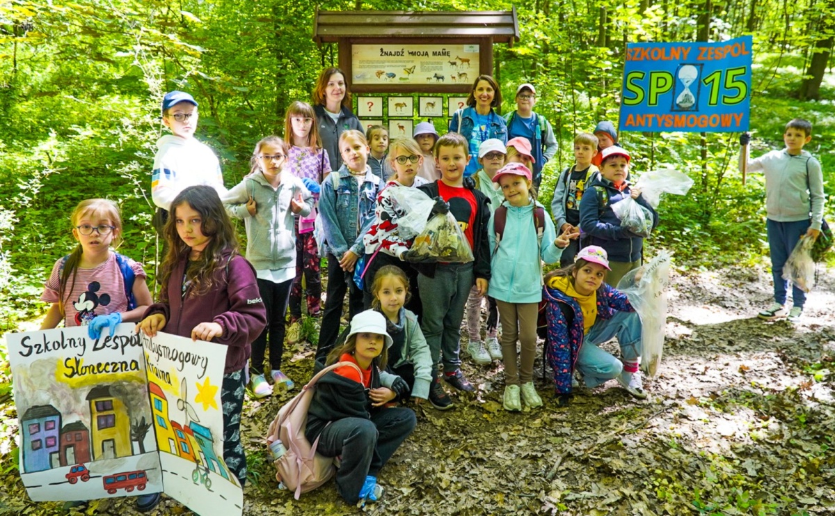Szkolny zespół antysmogowy odwiedził raciborskie Arboretum - Serwis informacyjny z Raciborza - naszraciborz.pl