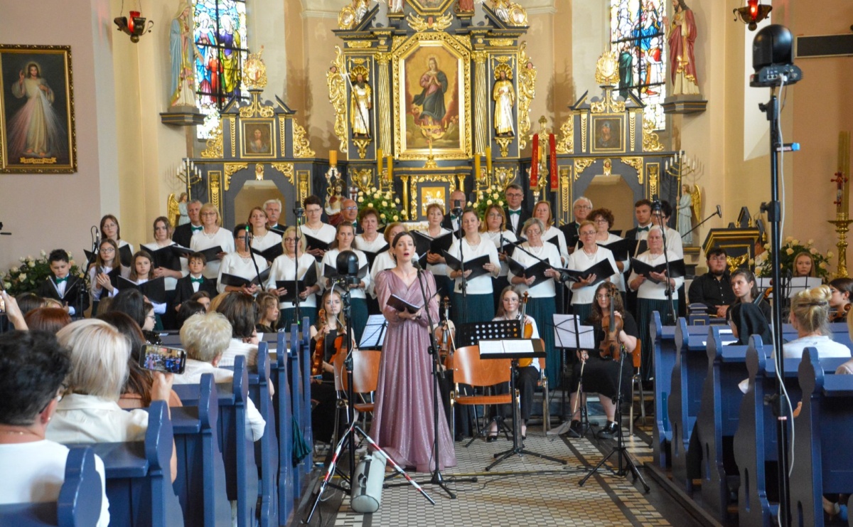 Chór z Brzezia i Młodzieżowa Orkiestra Symfoniczna na wspólnym koncercie na Zielone Świątki - Serwis informacyjny z Raciborza - naszraciborz.pl