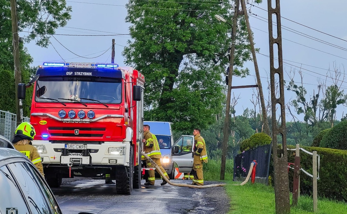 Błoto na jezdniach i zalana piwnica restauracji. Strażacka walka ze skutkami nawałnicy - Serwis informacyjny z Raciborza - naszraciborz.pl