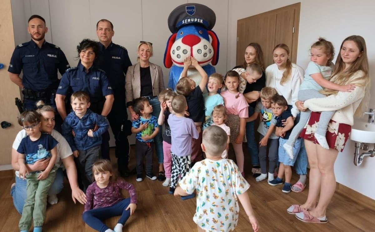 Raciborscy dzielnicowi z wizytą w przedszkolu - Serwis informacyjny z Raciborza - naszraciborz.pl