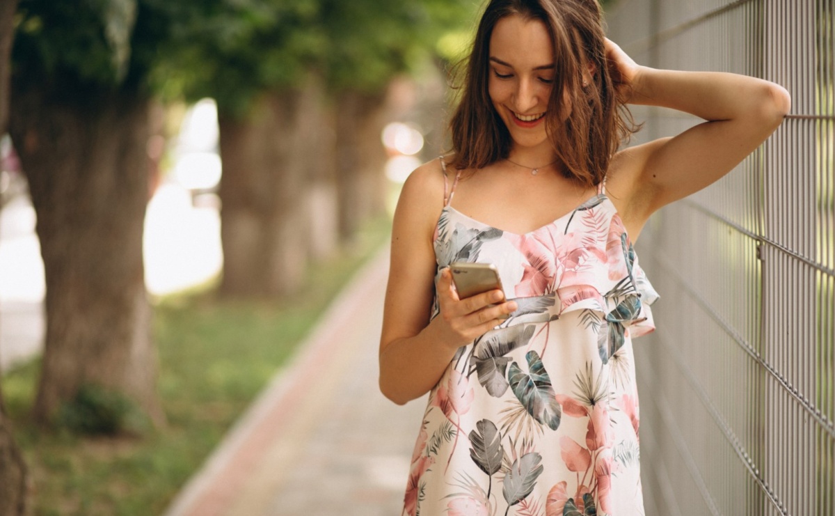 Sukienki na lato – jak znaleźć idealne dla siebie? Krótki poradnik - Serwis informacyjny z Raciborza - naszraciborz.pl