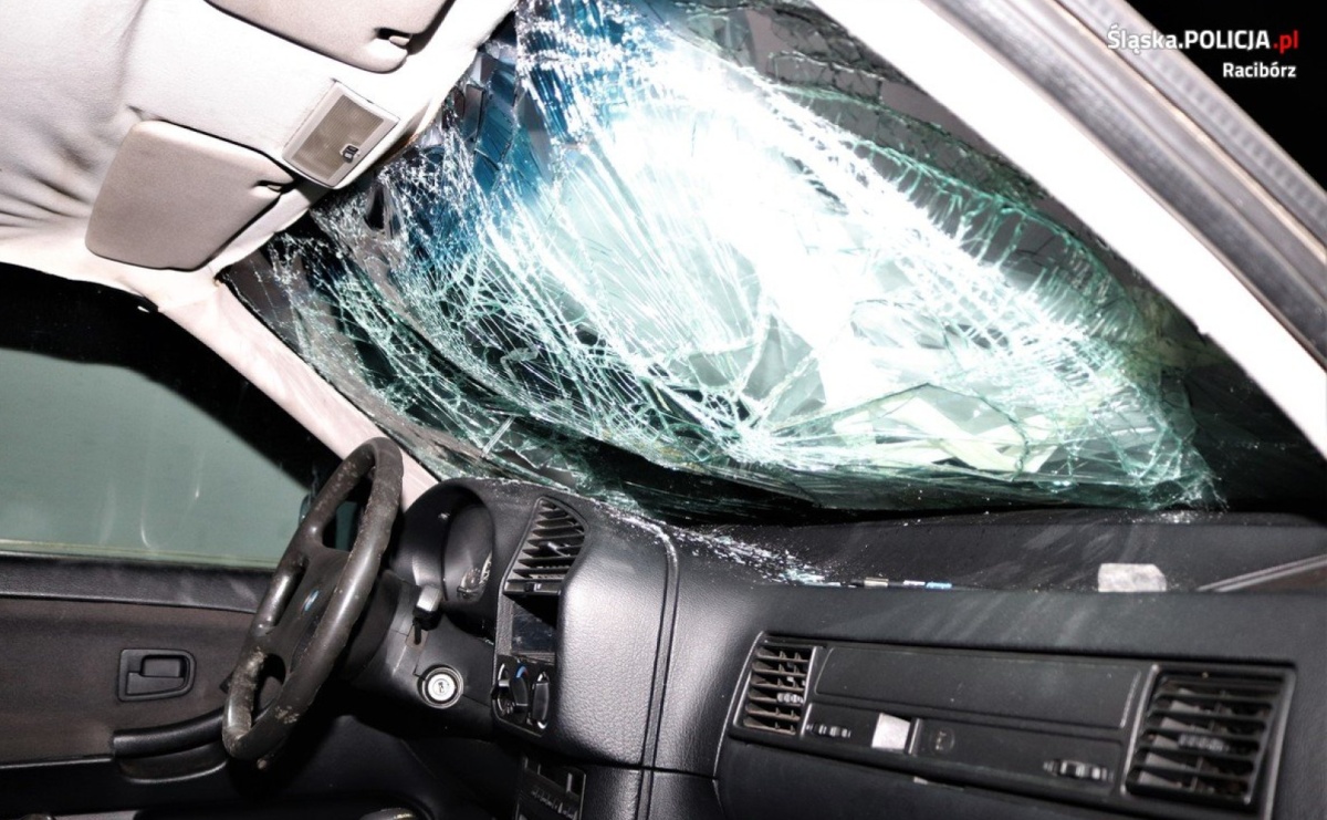 Zdemolował BMW. Chciał sobie... uciąć drzemkę - Serwis informacyjny z Raciborza - naszraciborz.pl