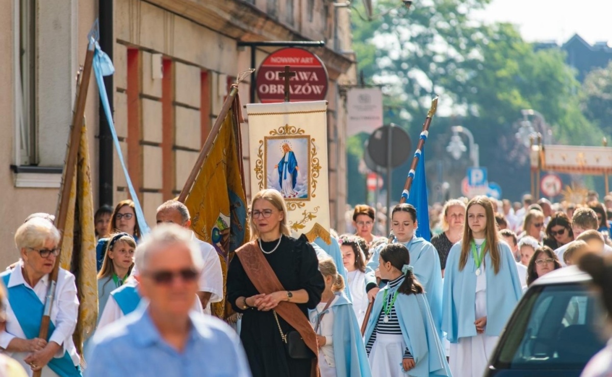 Boże Ciało na raciborskim starym mieście [FOTO i WIDEO] - Serwis informacyjny z Raciborza - naszraciborz.pl