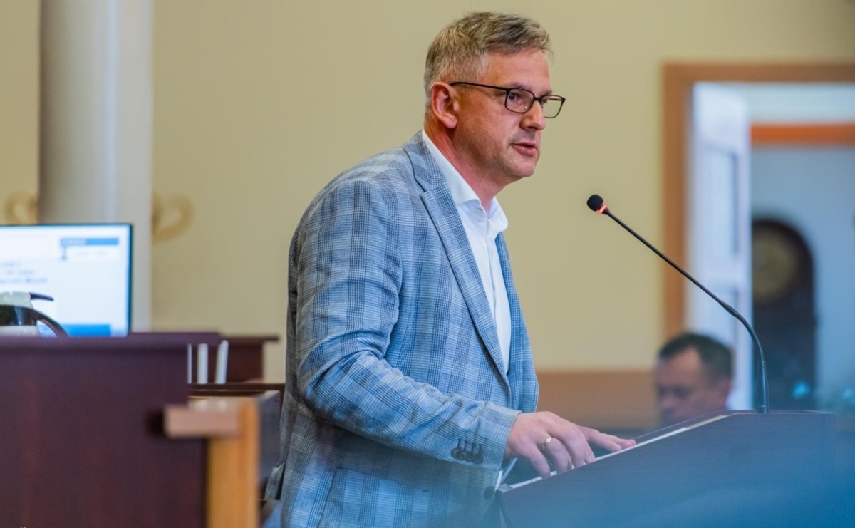 Drogowskaz jak gorący kartofel. W ratuszu o walce z alkoholizmem i jego skutkami - Serwis informacyjny z Raciborza - naszraciborz.pl