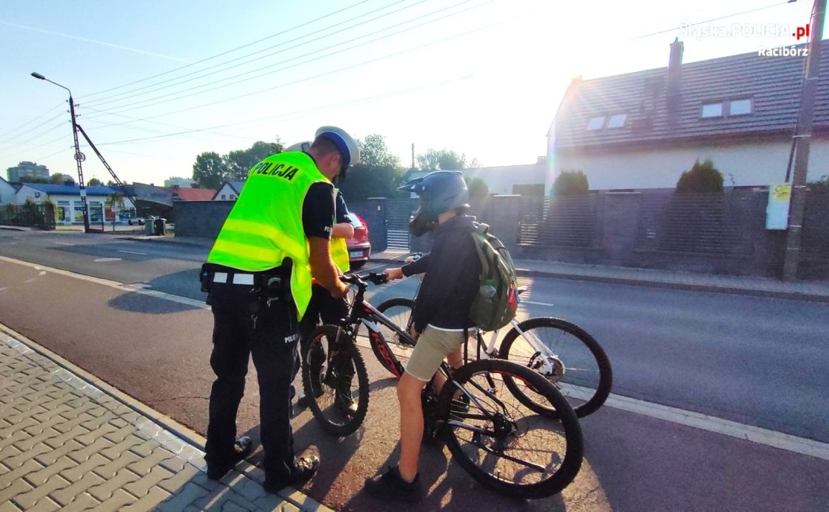 Policja przypomina o bezpiecznej jeździe rowerami i wymogach - Serwis informacyjny z Raciborza - naszraciborz.pl