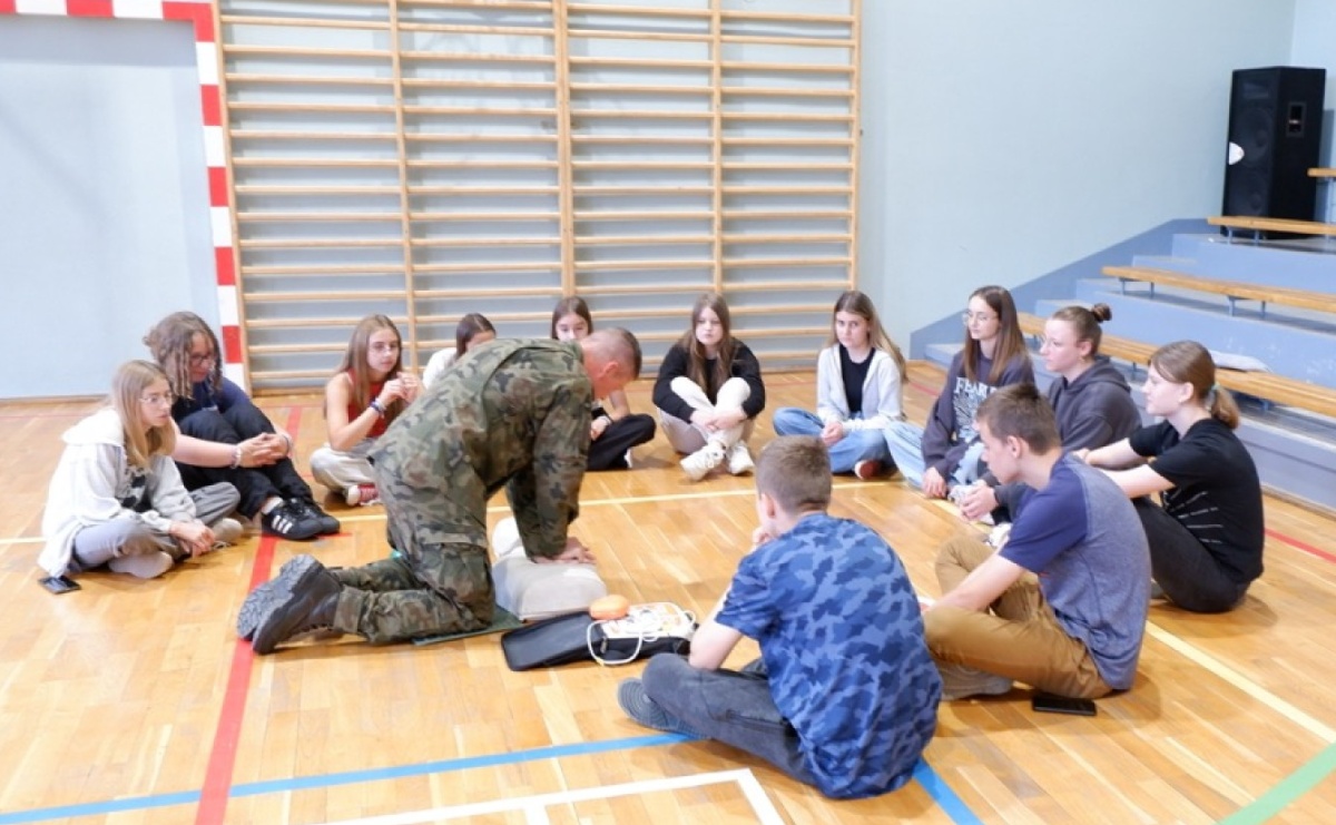 Edukacja z wojskiem. Wspólne działania MEN i MON w Bieńkowicach - Serwis informacyjny z Raciborza - naszraciborz.pl