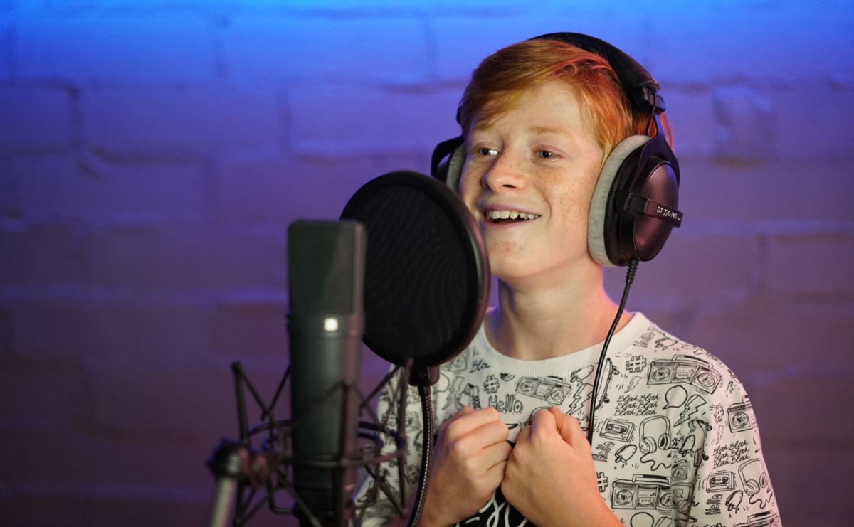 Niewidzialny - pierwszy singiel Witka Piaseckiego dostępny na wszystkich platformach streamingowych! - Serwis informacyjny z Raciborza - naszraciborz.pl