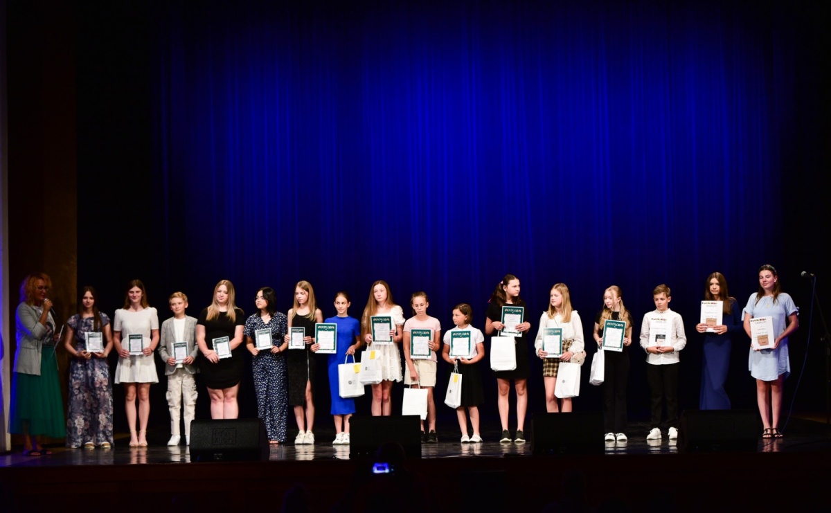 XIV Powiatowy Festiwal Twórczości Artystycznej. Laureaci odebrali dyplomy [FOTO i WIDEO] - Serwis informacyjny z Raciborza - naszraciborz.pl
