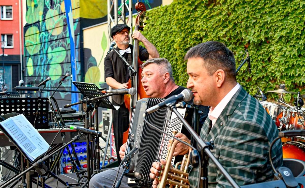 W SAM RAZ na deskach sceny plenerowej przy Tęczowej - Serwis informacyjny z Raciborza - naszraciborz.pl