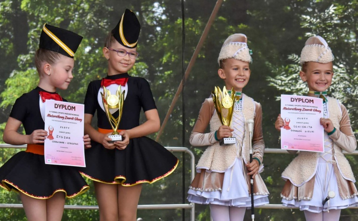 Ponad tysiąc mażoretek na zamku - Serwis informacyjny z Raciborza - naszraciborz.pl