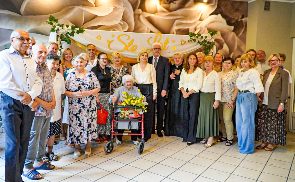 Maria Obuchowska ukończyła sto lat. Obsługiwała sekretariat prezydenta - Serwis informacyjny z Raciborza - naszraciborz.pl