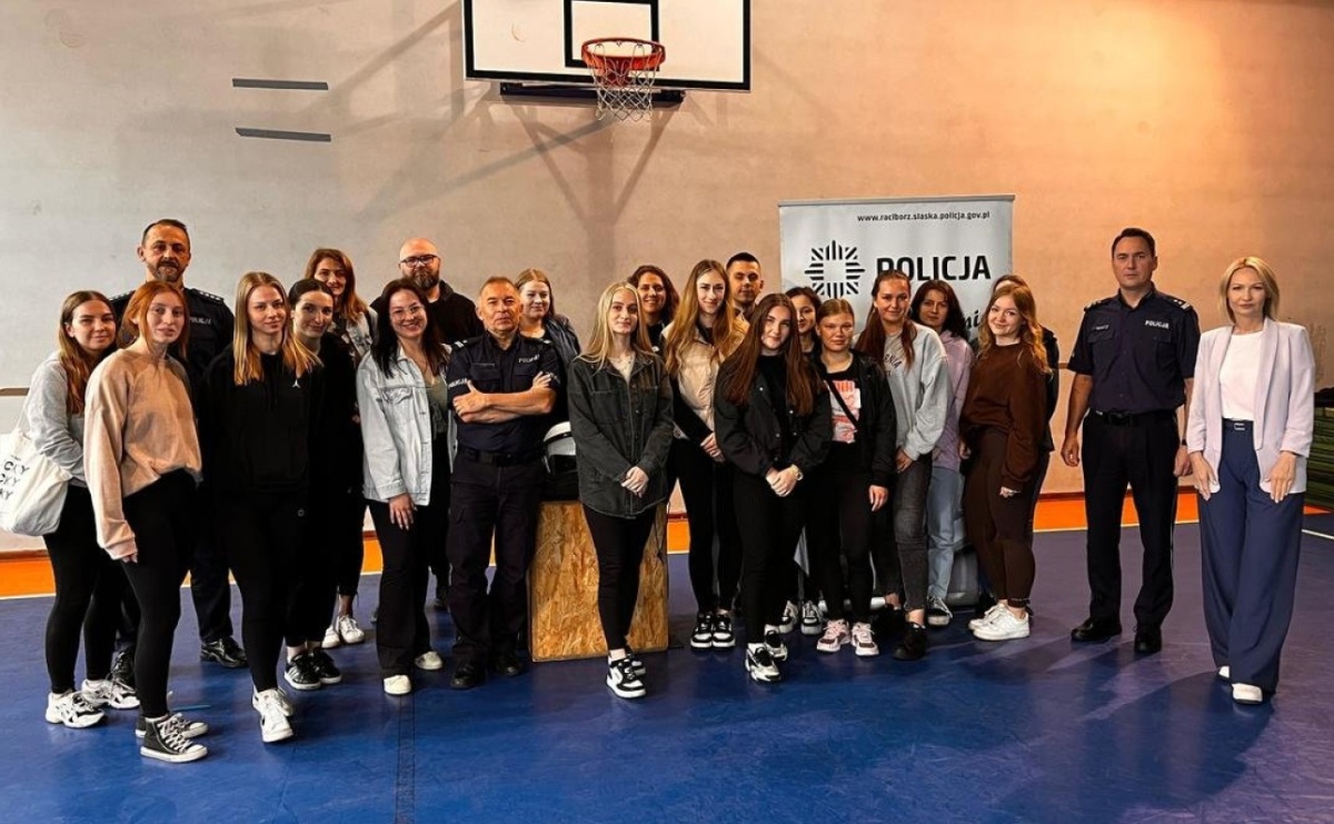 Absolwenci odwiedzili Komendę Powiatową Policji w Raciborzu  - Serwis informacyjny z Raciborza - naszraciborz.pl