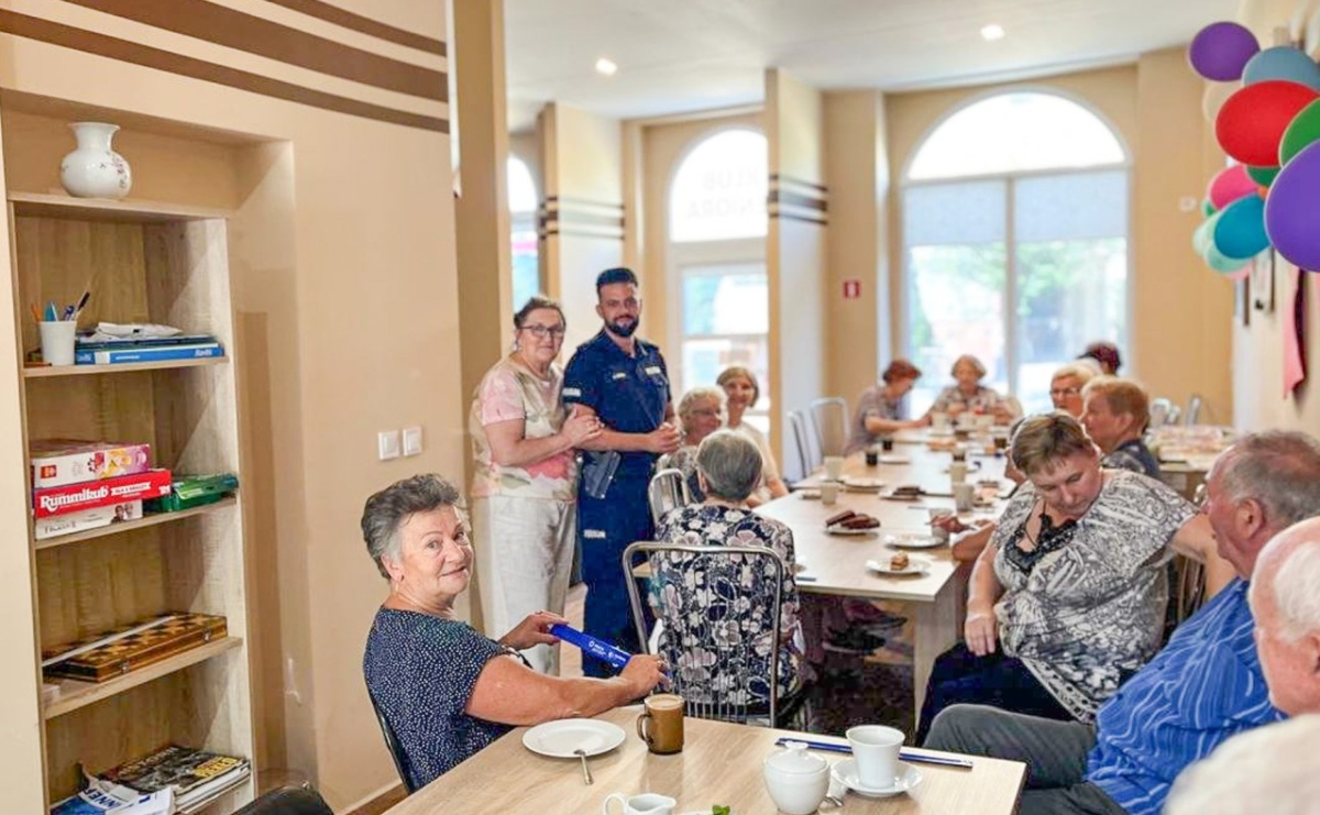 Policjant spotkał się z seniorami - Serwis informacyjny z Raciborza - naszraciborz.pl