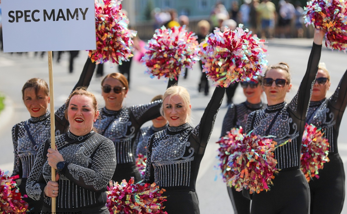 Raciborskie święto folkloru. Kolorowa parada przeszła przez miasto, tańce na zamku [FOTO i WIDEO] - Serwis informacyjny z Raciborza - naszraciborz.pl