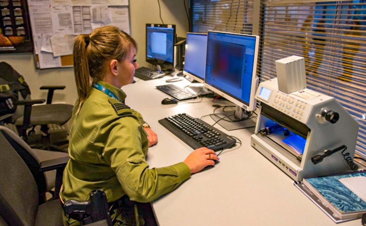 Dwóch podróżnych nie poleciało na wakacje. Mieli nieważne dowody osobiste - Serwis informacyjny z Raciborza - naszraciborz.pl