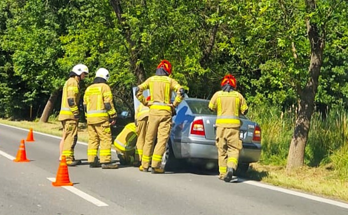 W samochodzie pojawił się dym. Interweniowali strażacy - Serwis informacyjny z Raciborza - naszraciborz.pl
