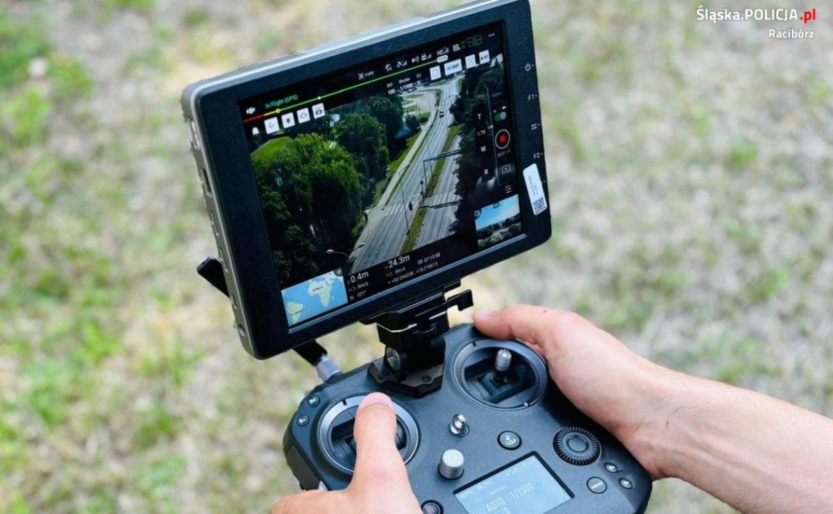Raciborska policja prowadziła akcję z użyciem drona [WIDEO] - Serwis informacyjny z Raciborza - naszraciborz.pl