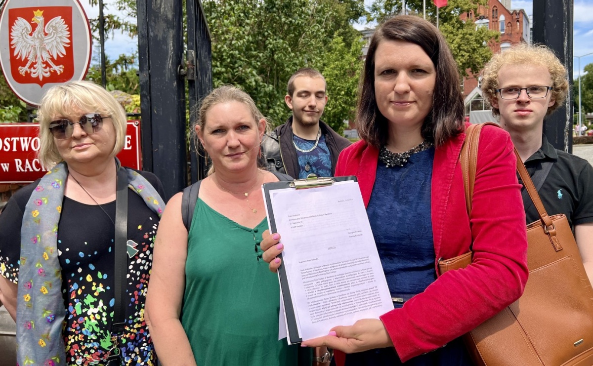 Rodzice i sympatycy MDK protestują przeciwko przekształceniu placówki - Serwis informacyjny z Raciborza - naszraciborz.pl