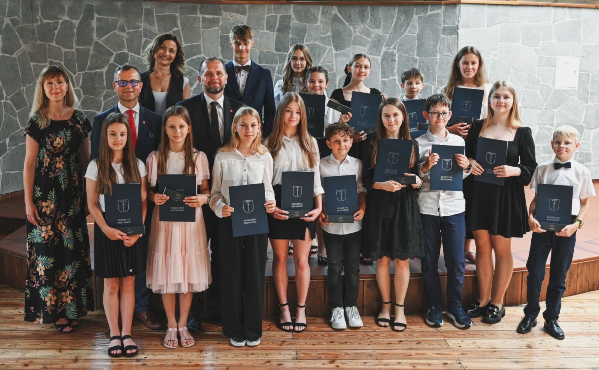 Burmistrz Krzanowic uhonorował prymusów - Serwis informacyjny z Raciborza - naszraciborz.pl