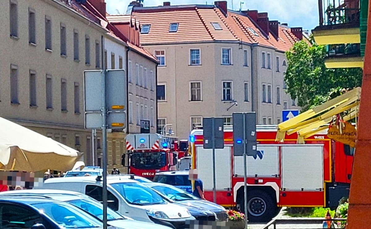 Niezidentyfikowany zapach w budynku przy Długiej - Serwis informacyjny z Raciborza - naszraciborz.pl