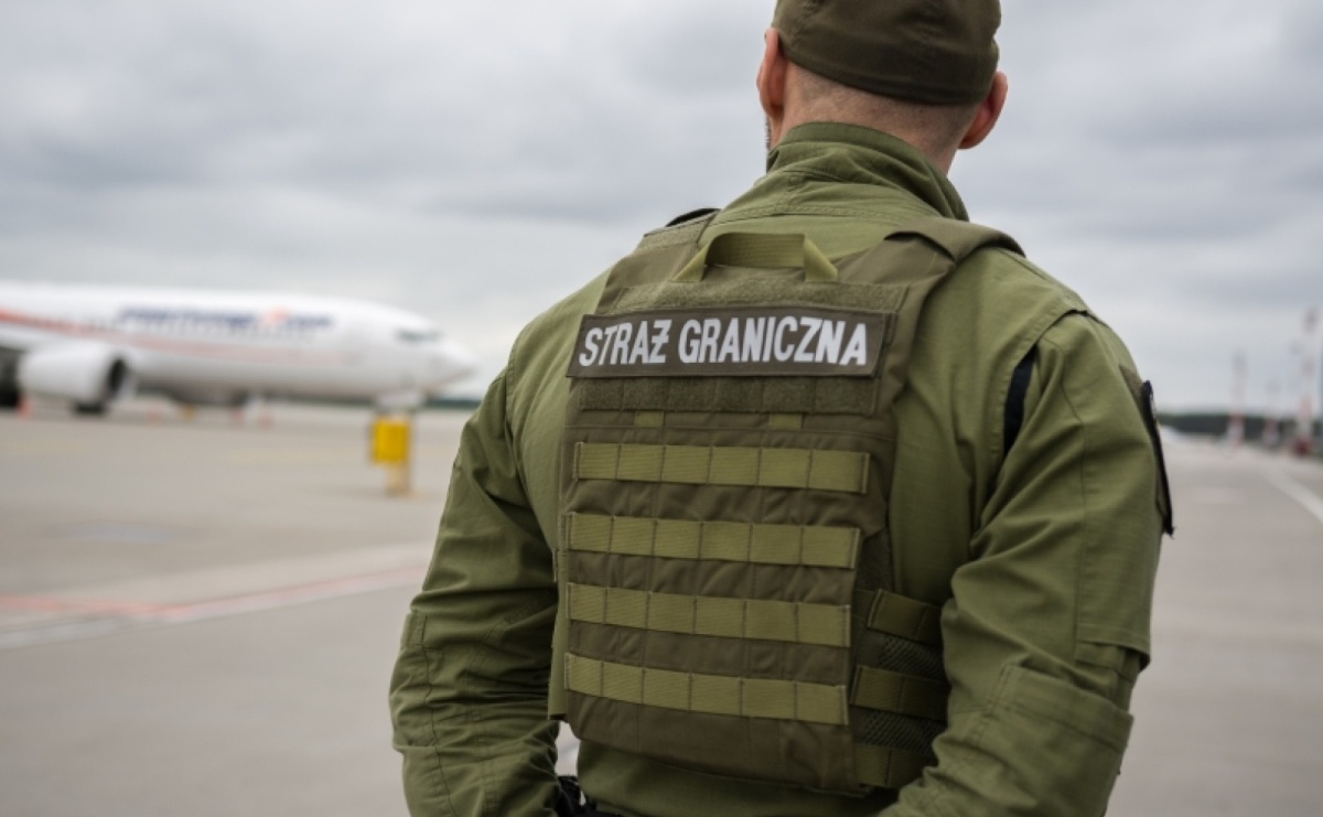 ŚOSG Racibórz. Te zachowania na lotnisku i samolocie to wykroczenia - Serwis informacyjny z Raciborza - naszraciborz.pl