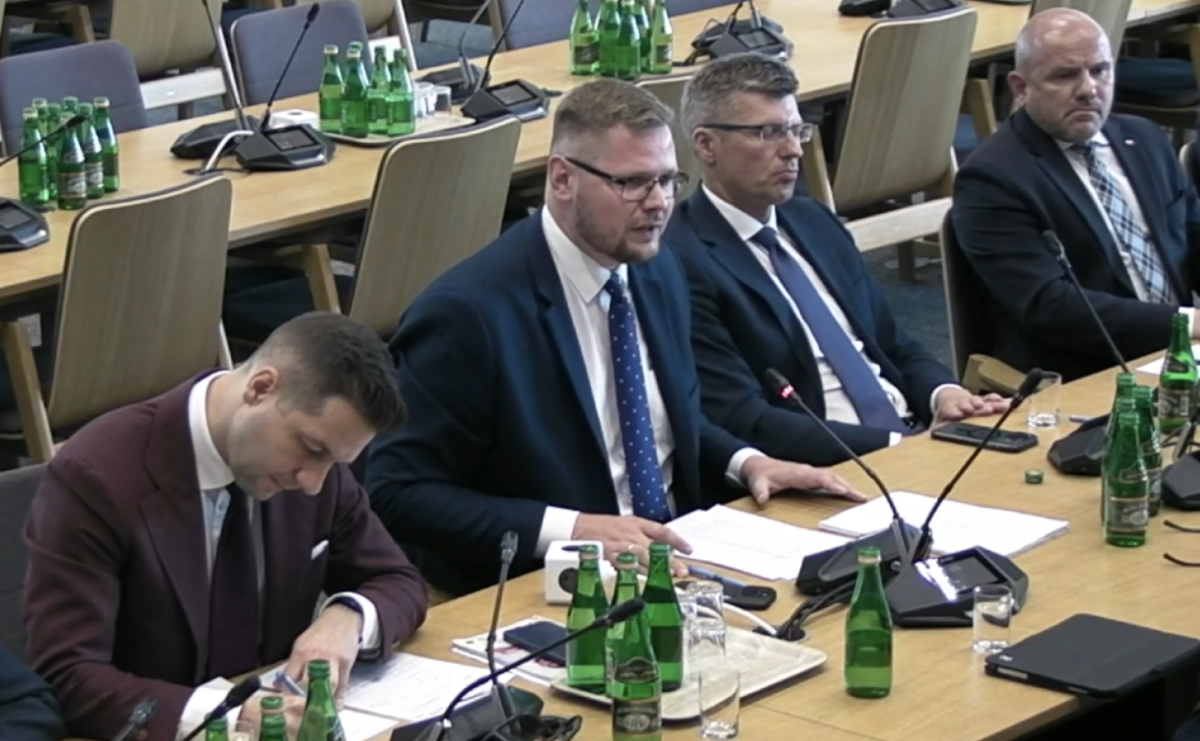 Zebrała się sejmowa Komisja Regulaminowa, Spraw Poselskich i Immunitetowych w sprawie posła M. Wosia - Serwis informacyjny z Raciborza - naszraciborz.pl