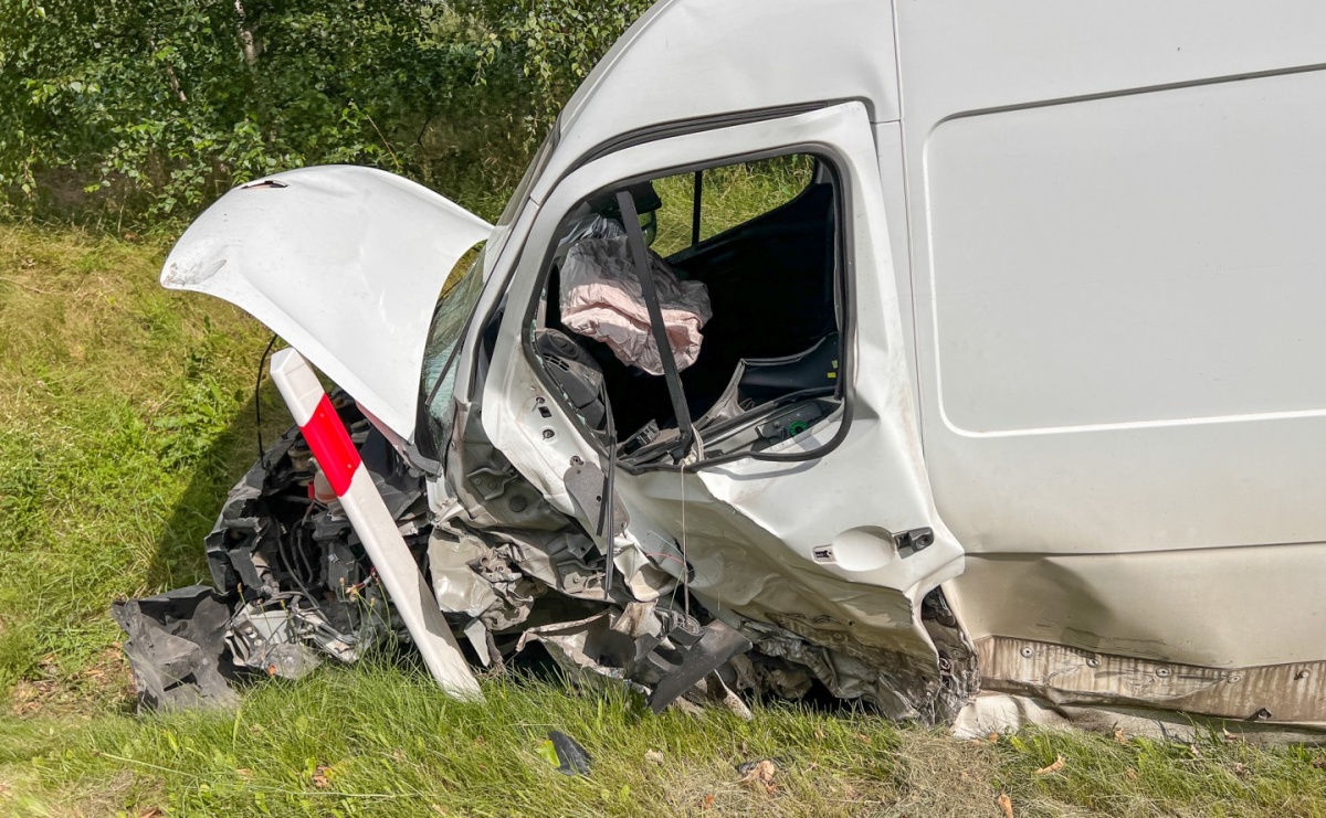 Zderzenie toyoty i renault na trasie Racibórz-Babice [FOTO] - Serwis informacyjny z Raciborza - naszraciborz.pl
